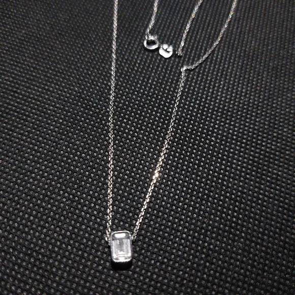 Solitaire Pendant - Picture 2 of 3